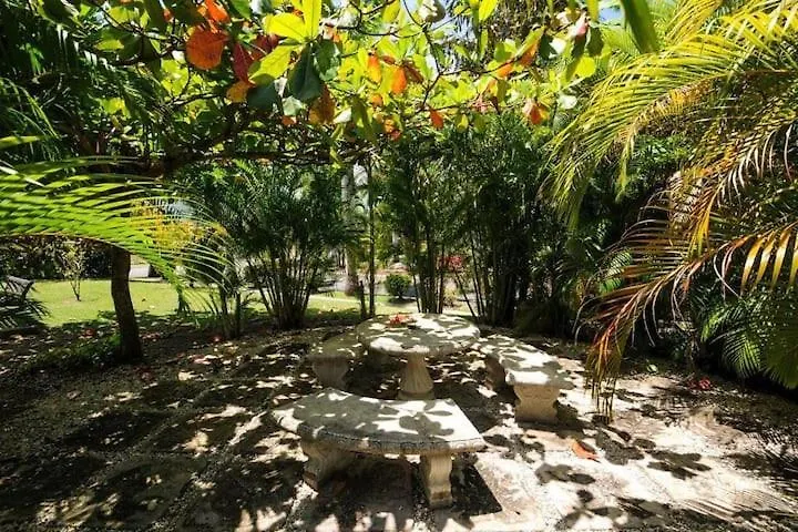 Royalty Villas Saint Annʼs Bay