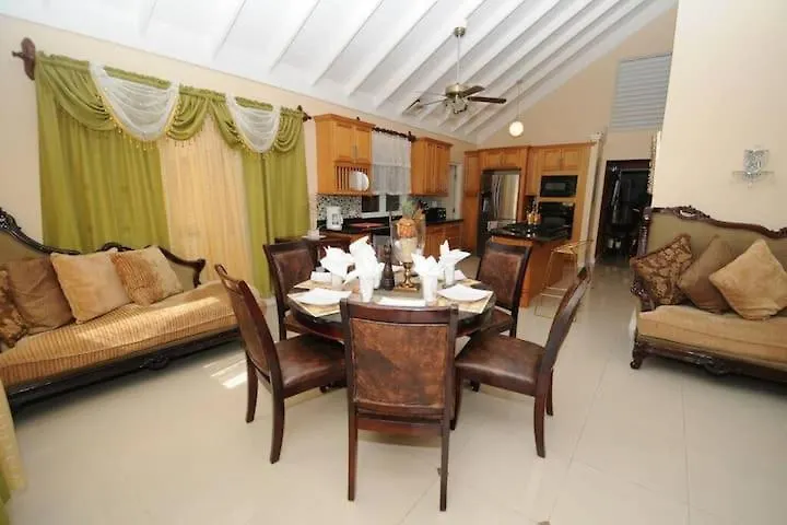 Royalty Villas Saint Annʼs Bay Jamajka