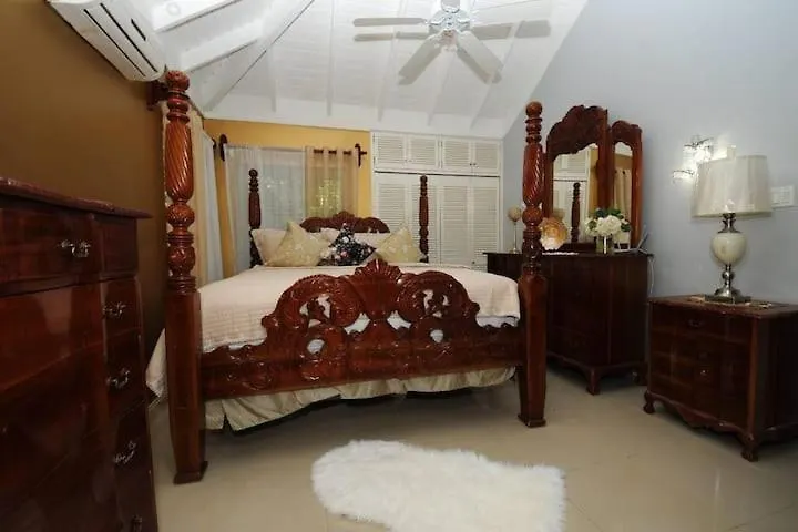 Royalty Villas Saint Annʼs Bay